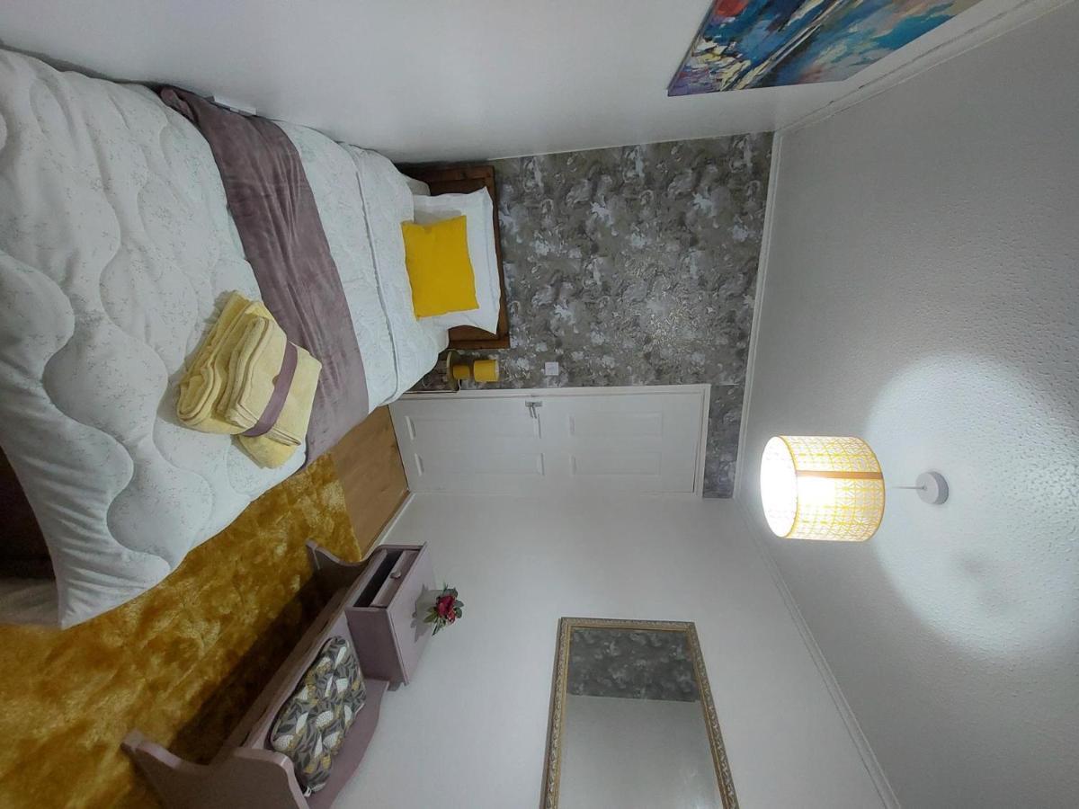Lovely 2-Bed House In The Heart Of Woodhouse Leeds Leeds  Exterior photo